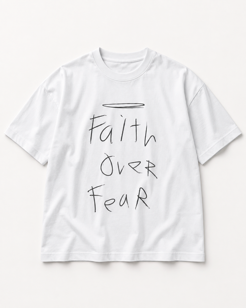 Camiseta Faith Over Fear branca — vista frontal