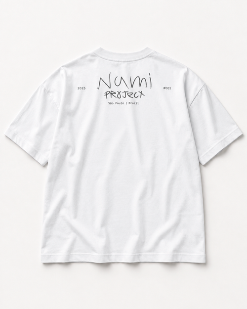 Camiseta God Always First branca — vista traseira com assinatura Nami Project