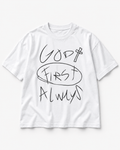 Camiseta God Always First branca — vista frontal