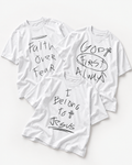 Kit Genesis com as três camisetas brancas — vista frontal